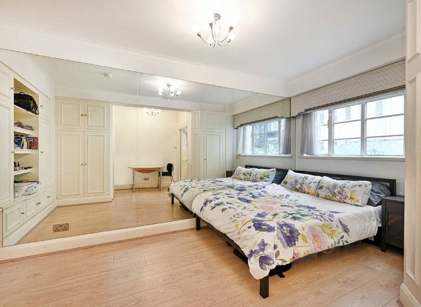 Flat Sloane Avenue in Greater London