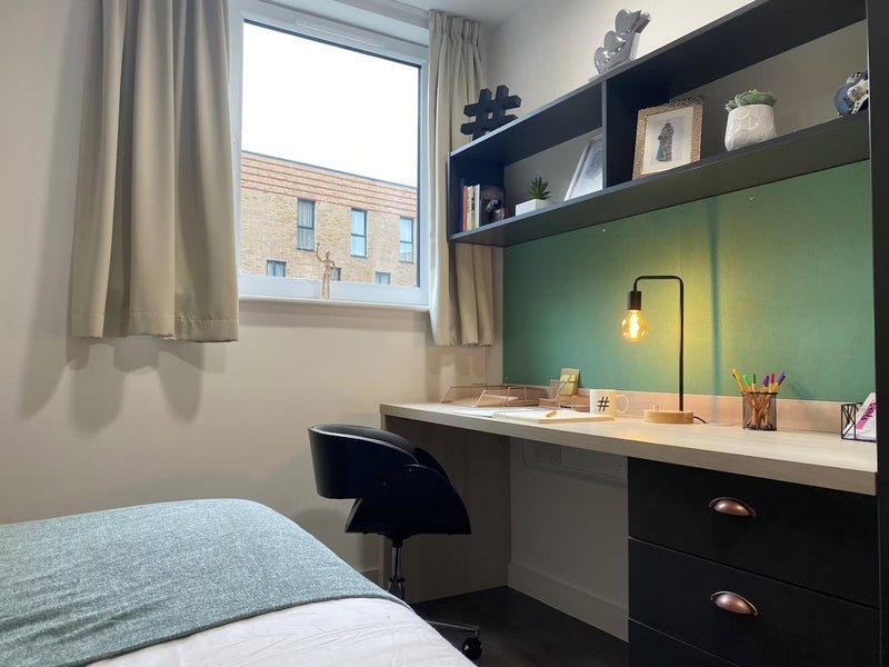 Room Blackhorse Lane in Greater London