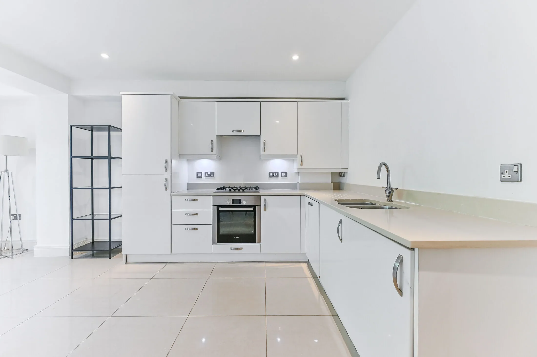 Flat Chestnut Grove in Greater London