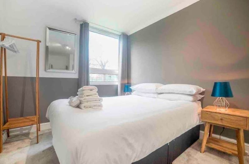 Room Surrey Lane in Greater London