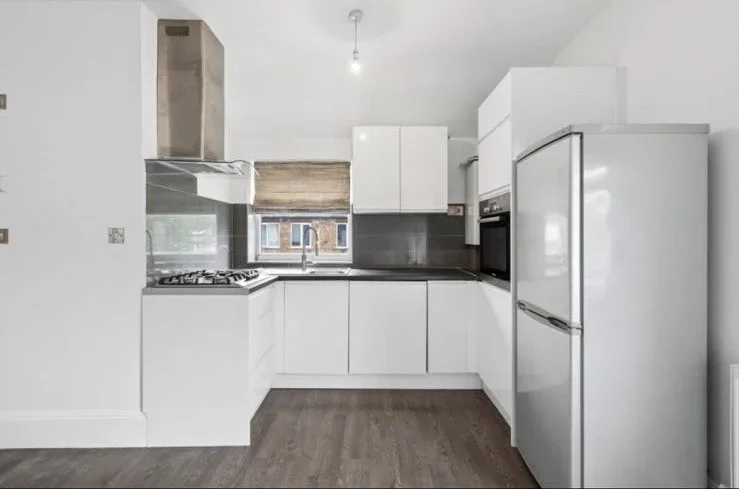 Flat Hilliard Road in Greater London
