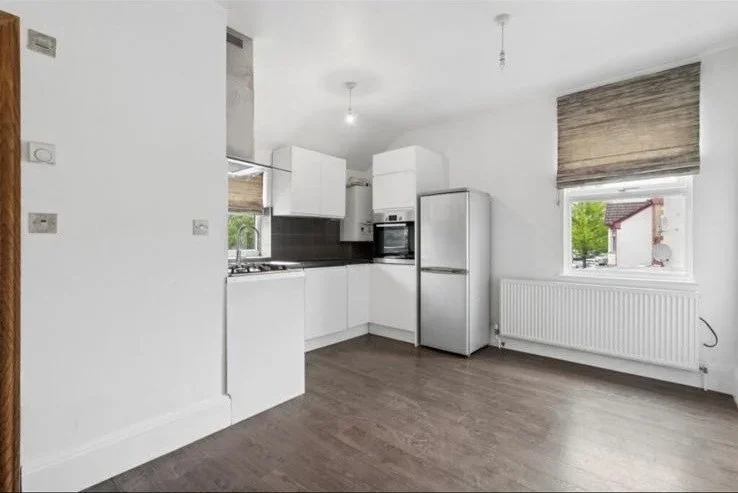 Flat Hilliard Road in Greater London