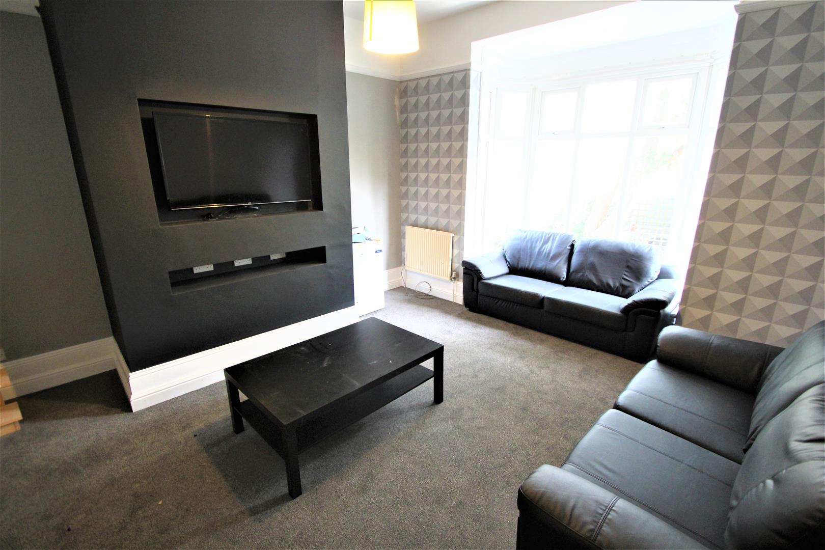 Flat Brudenell Road in Leeds