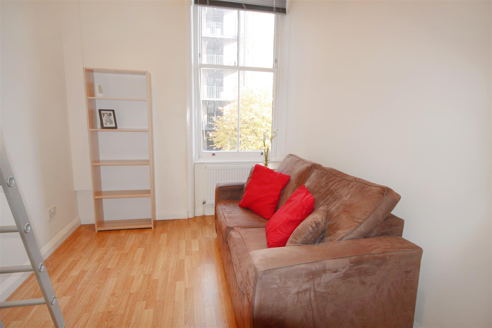 Flat Palace Court in City of Westminster