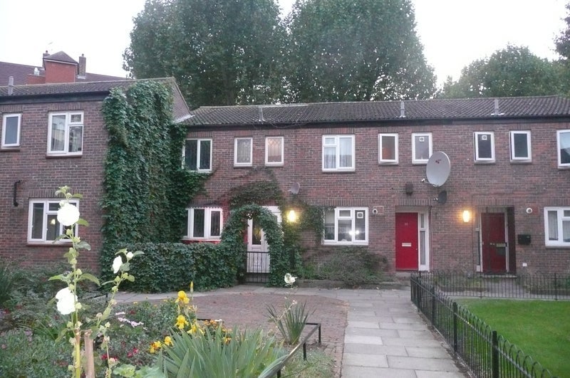 Room Jarrow Way in Greater London