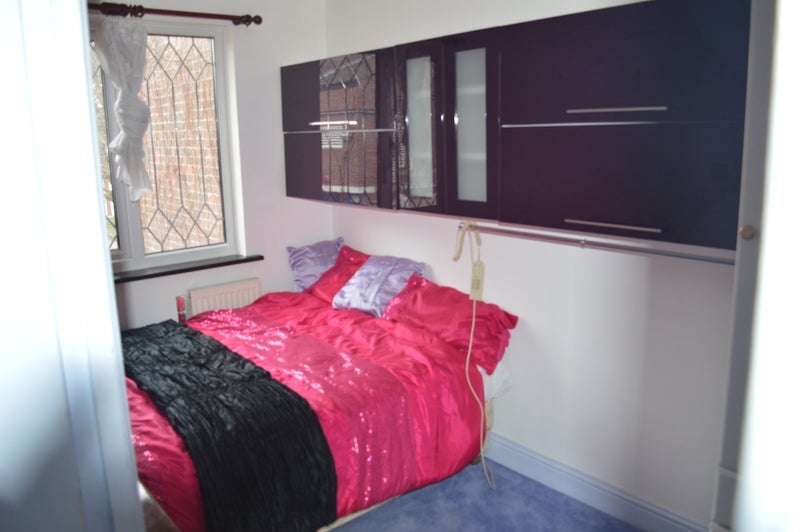 Room Jarrow Way in Greater London