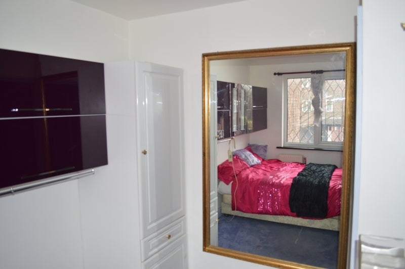 Room Jarrow Way in Greater London
