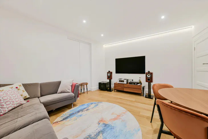Flat College Crescent in London