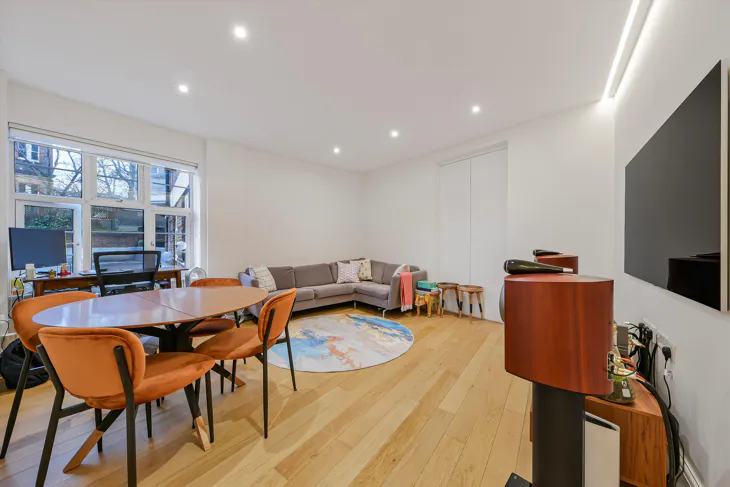 Flat College Crescent in London