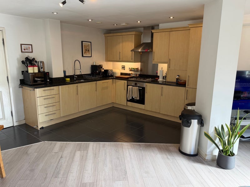 Flat Pancras Way in Greater London