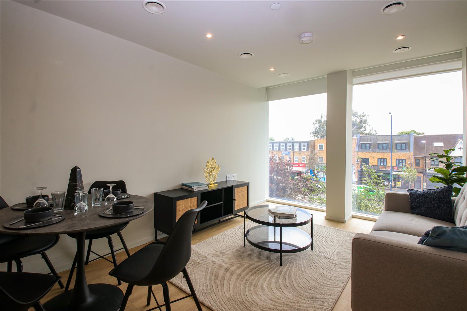 Flat Bath Road in Greater London