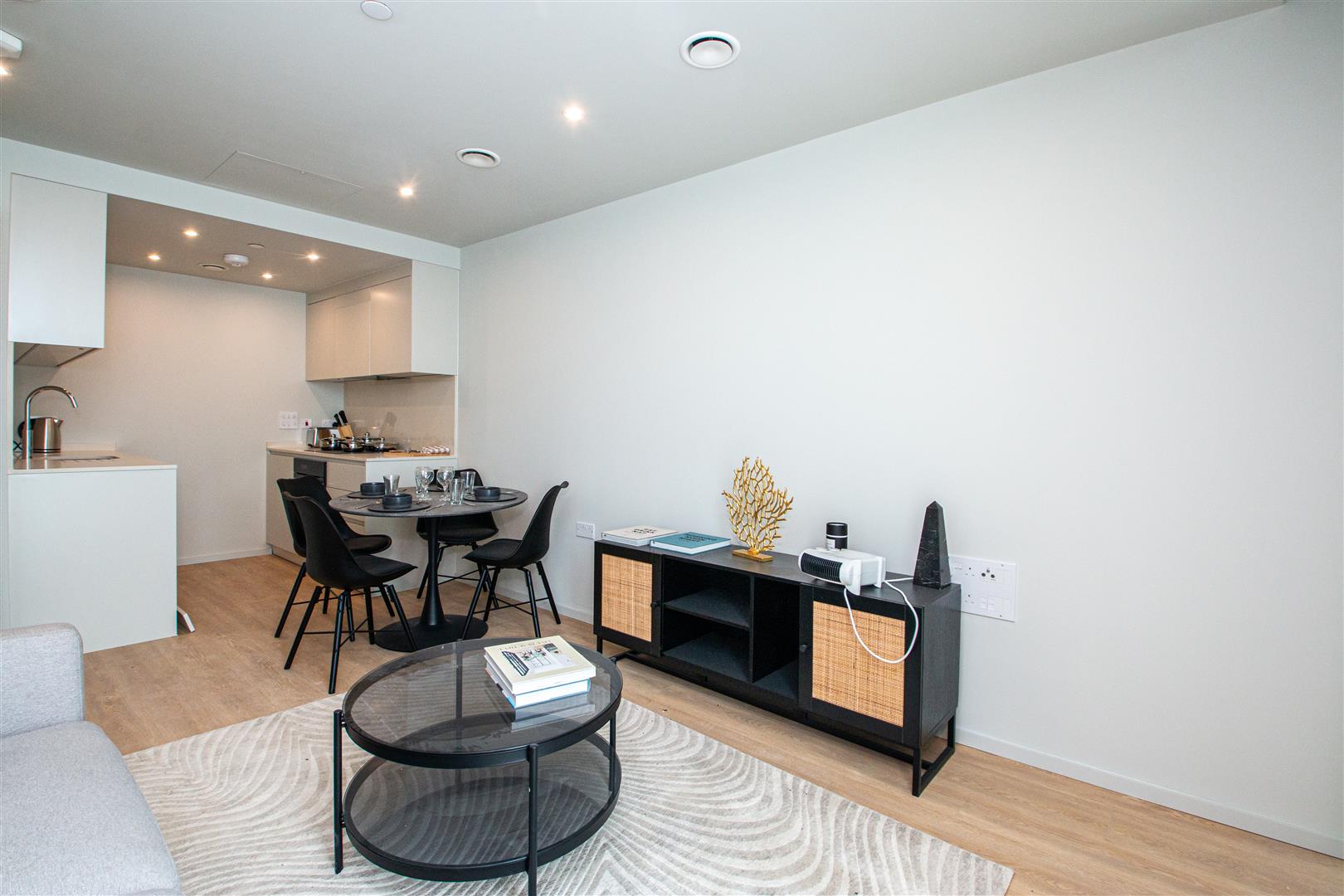 Flat Bath Road in Greater London