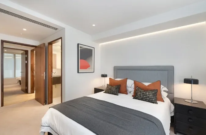 Flat Shaftesbury Avenue in City of Westminster