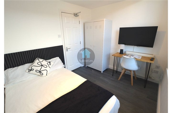 Flat Bolingbroke Street in Newcastle upon Tyne