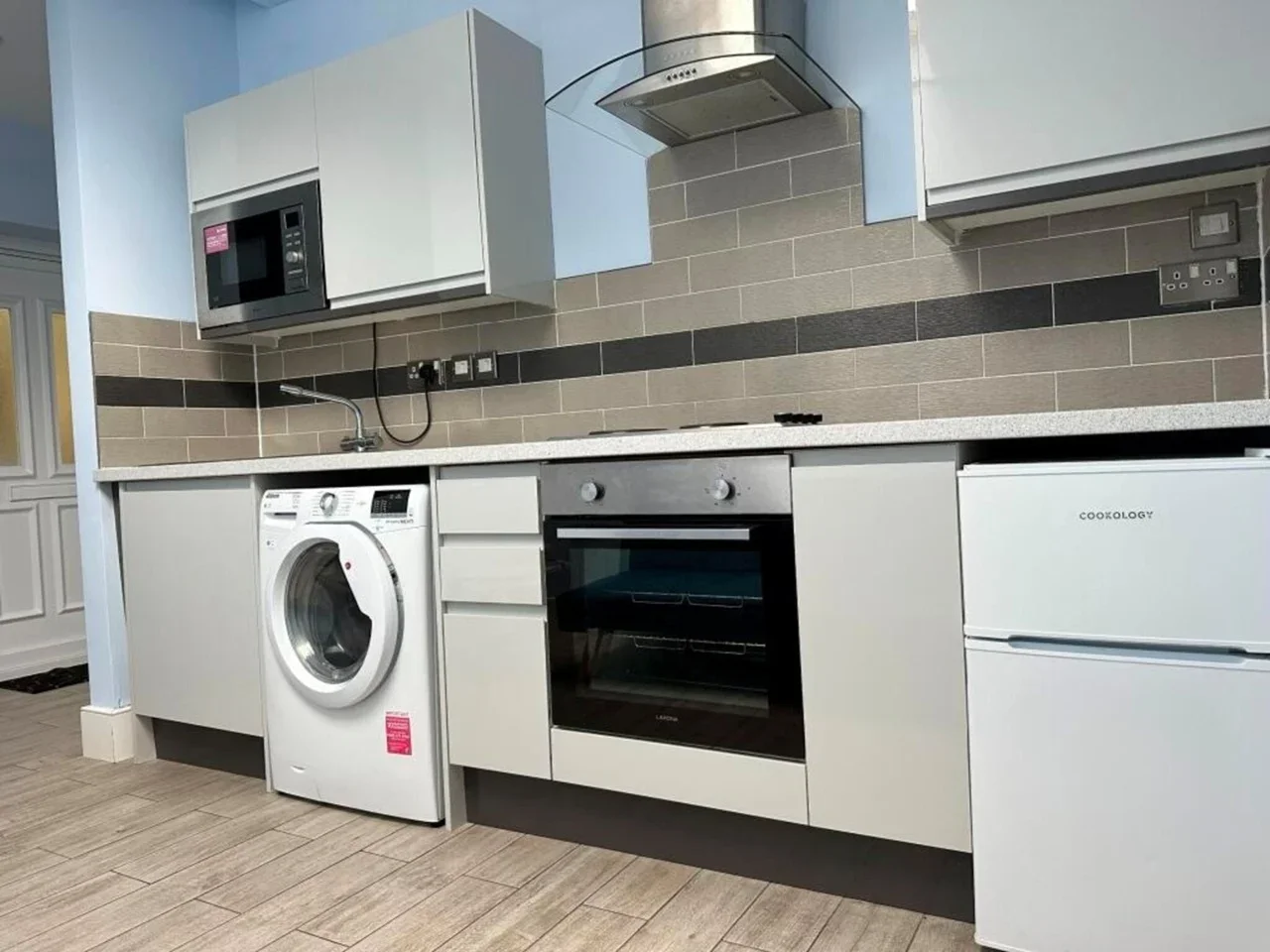 Flat Derwent Avenue in Greater London