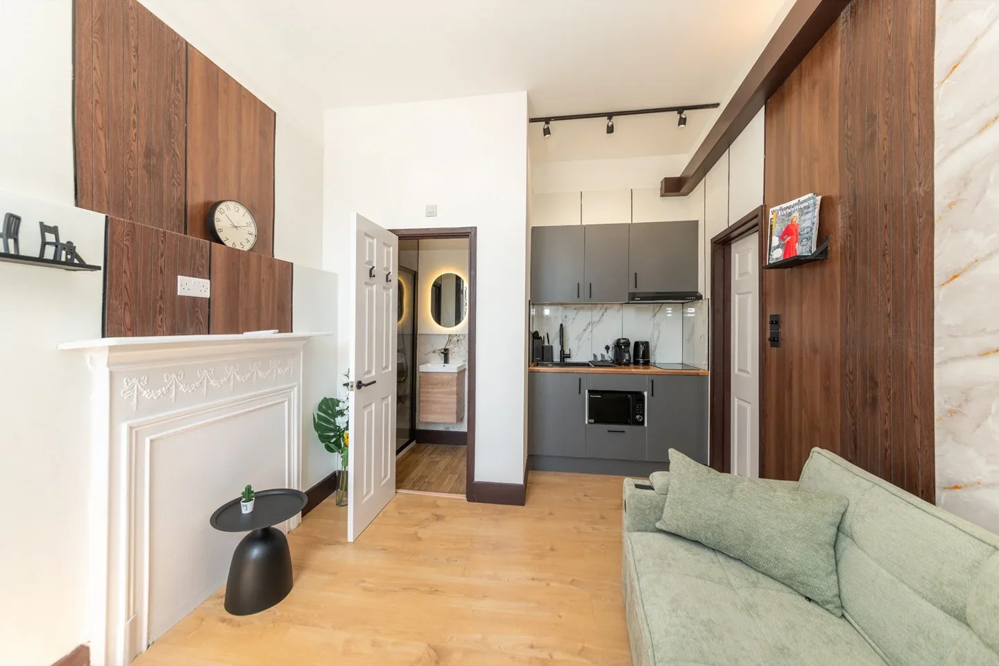 Flat Kensington High Street in Greater London
