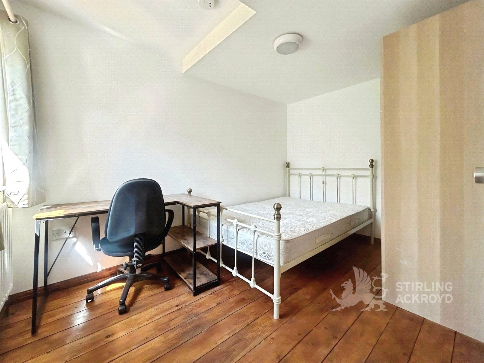 Room Hill View Crescent in Guildford
