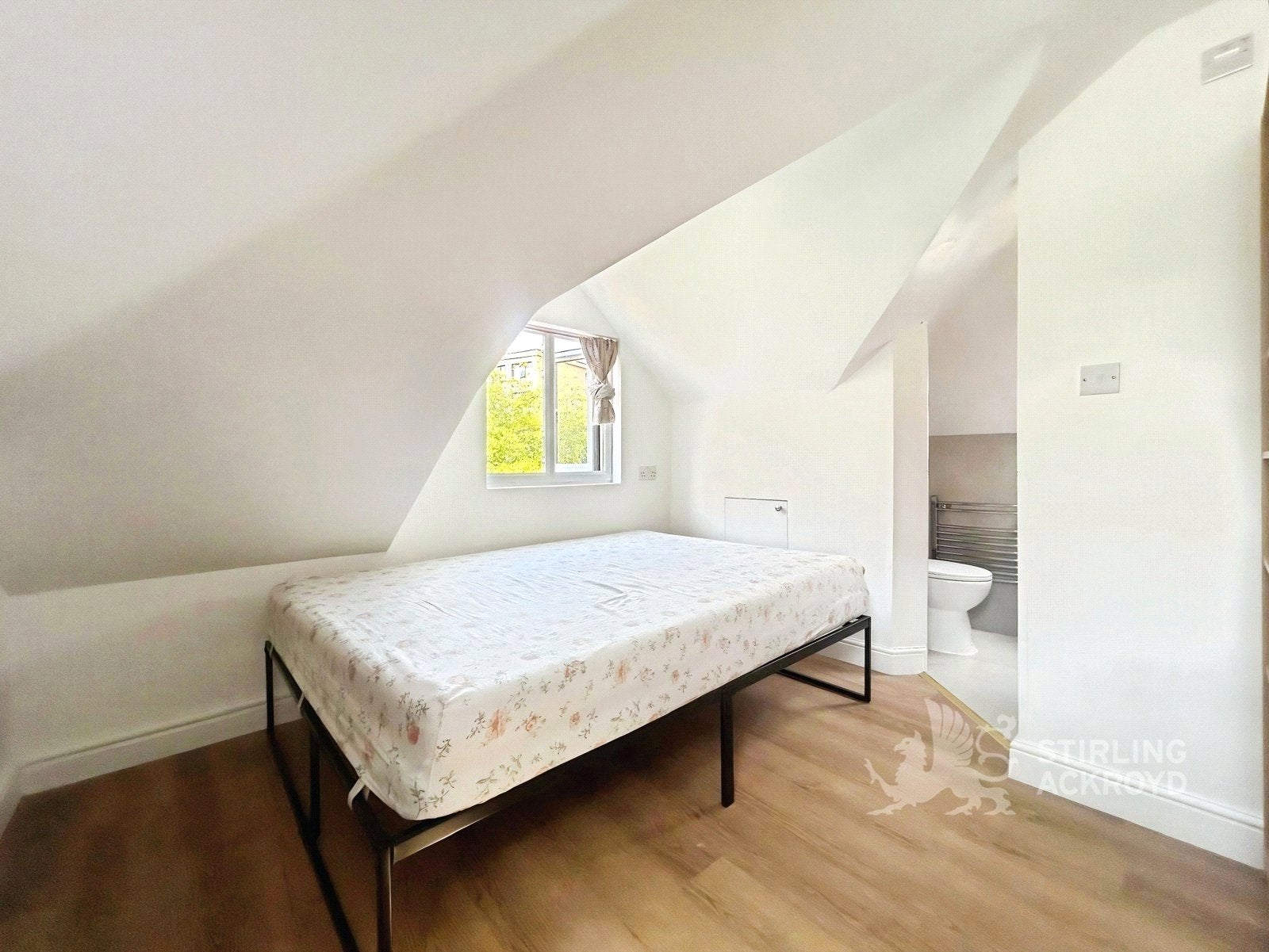 Room Hill View Crescent in Guildford