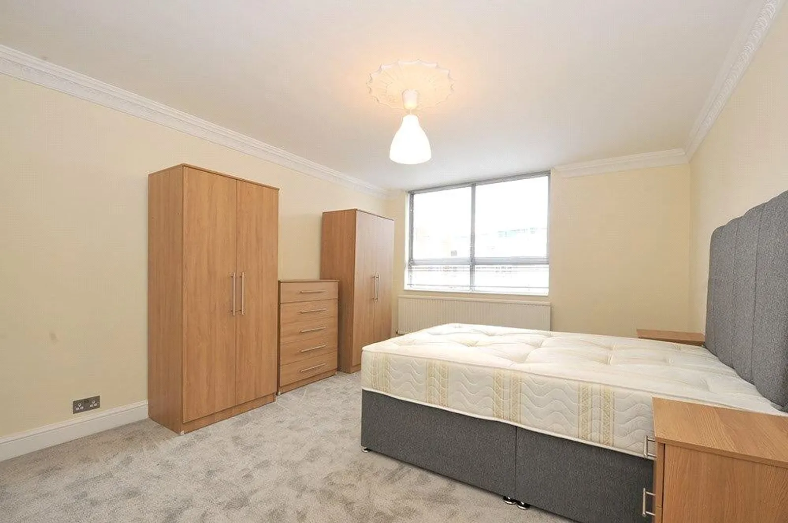 Flat Malvern Road in Greater London
