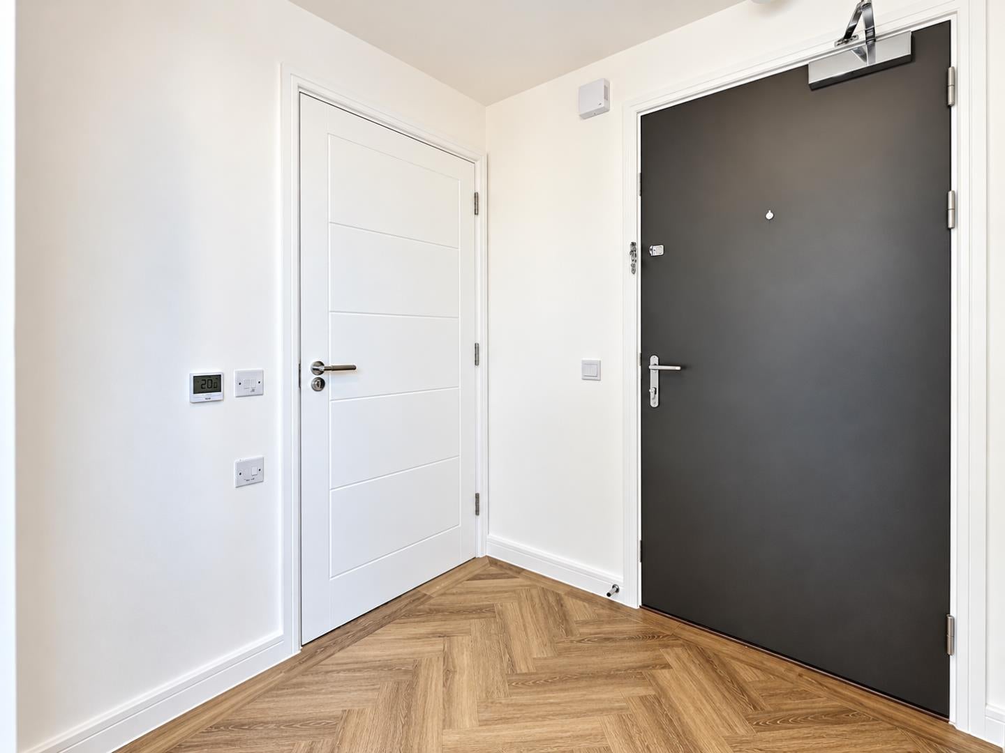 Flat Denmark Road in Greater London