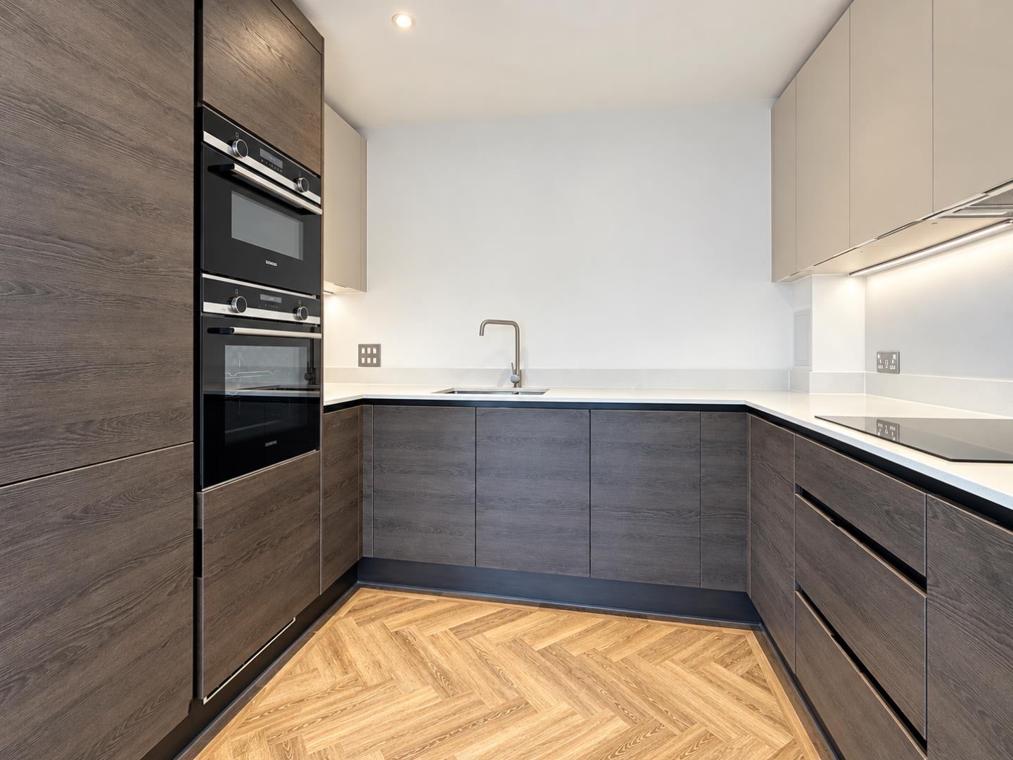 Flat Denmark Road in Greater London
