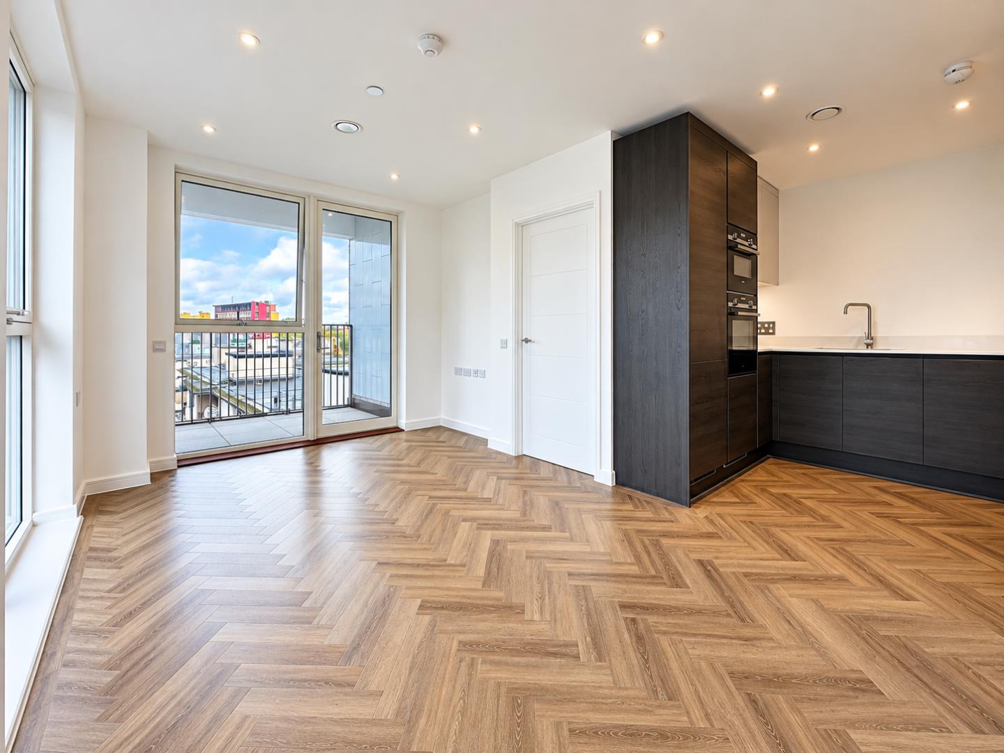 Flat Denmark Road in Greater London