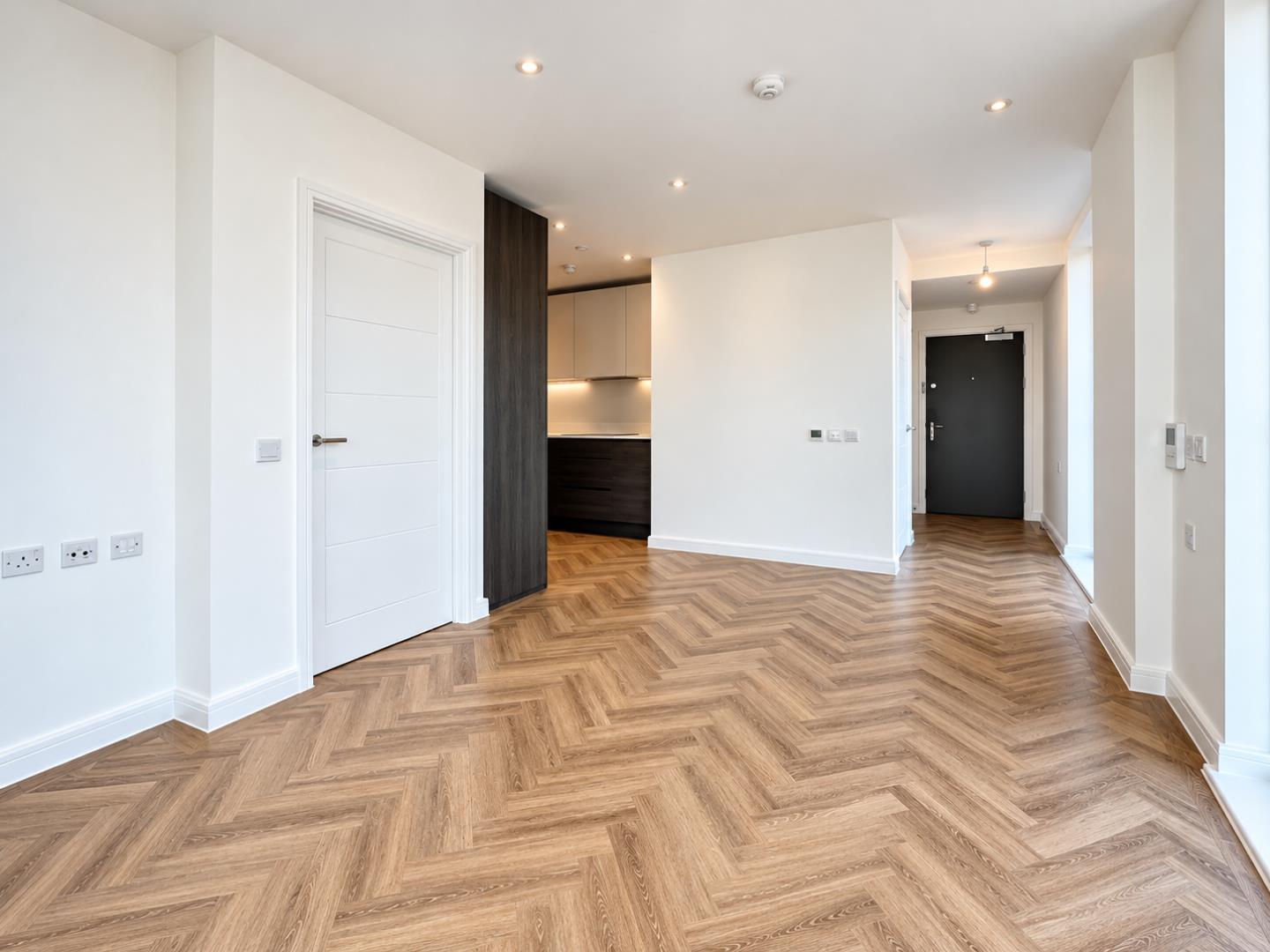 Flat Denmark Road in Greater London