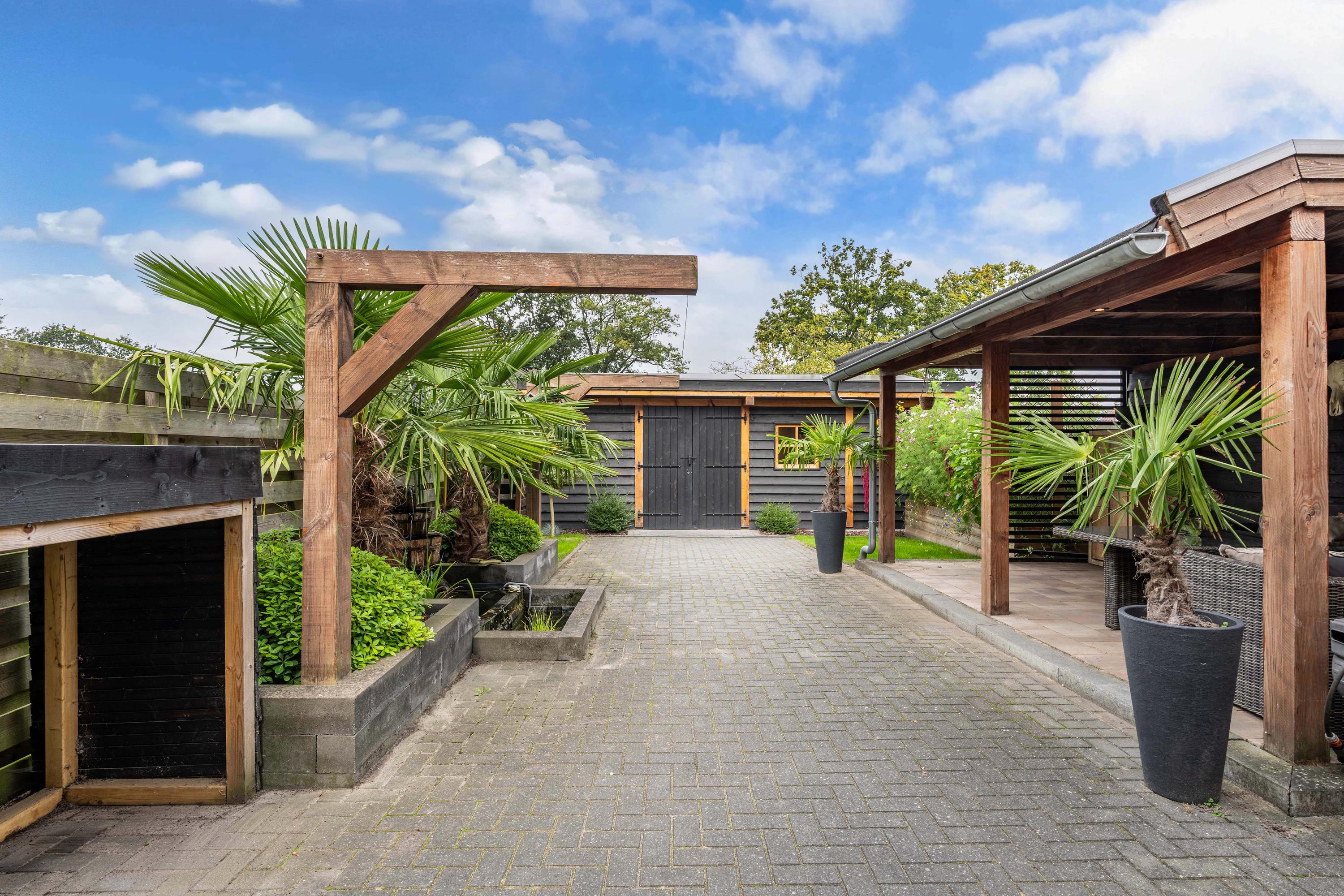 Hoekwoning te koop: Ir. C.A. Kloosterhuisstraat 11, Willemsoord