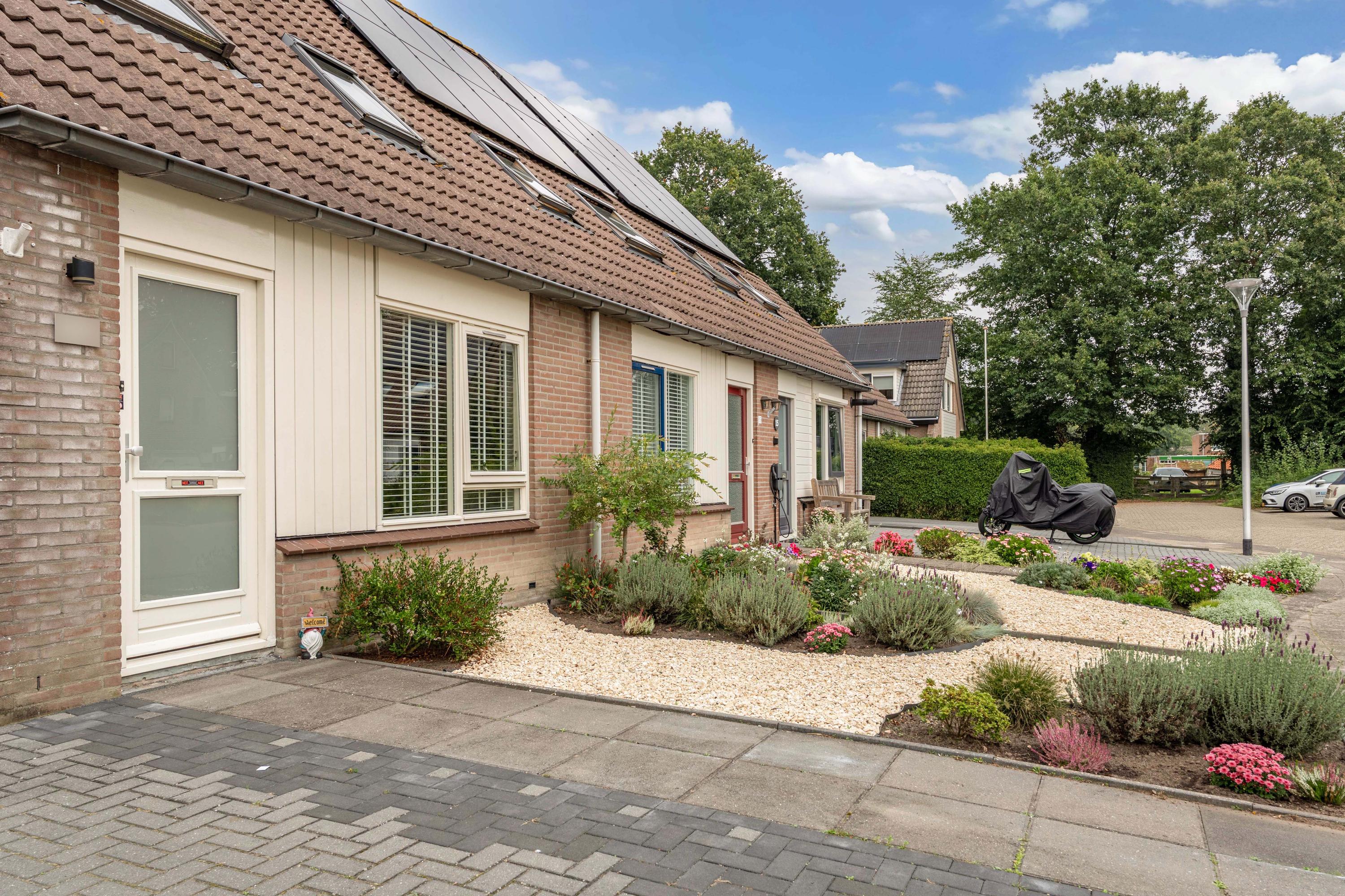 Hoekwoning te koop: Ir. C.A. Kloosterhuisstraat 11, Willemsoord