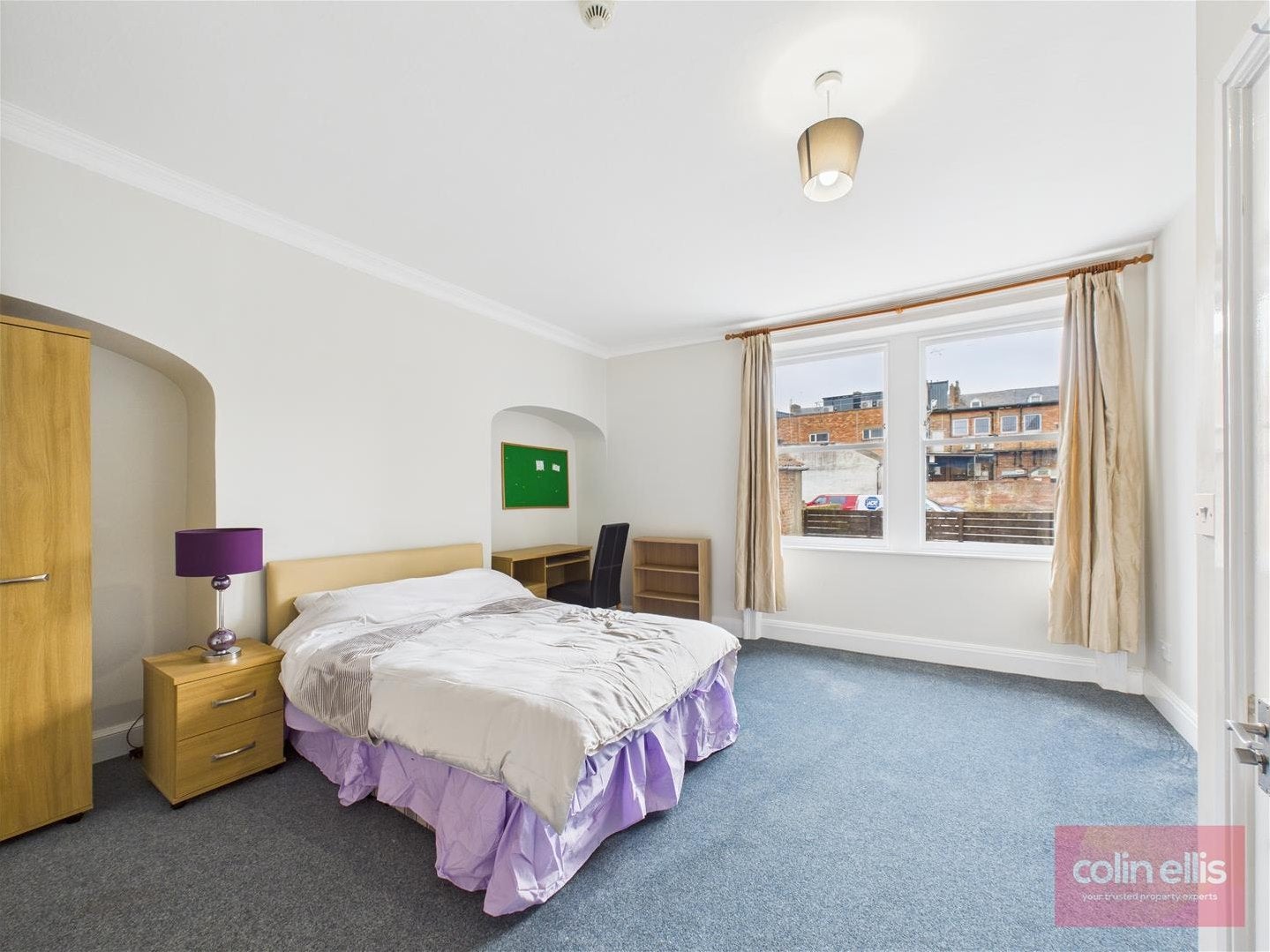 Room Queen Street in Scarborough