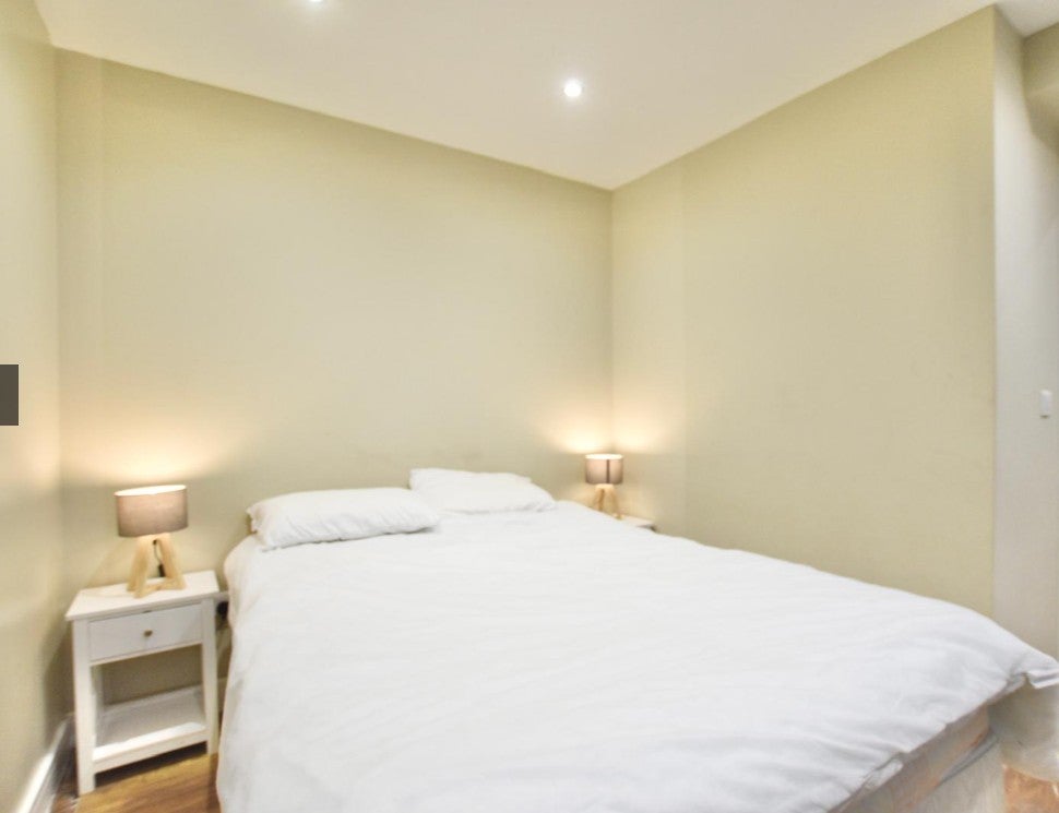 Flat Grafton Road in Greater London