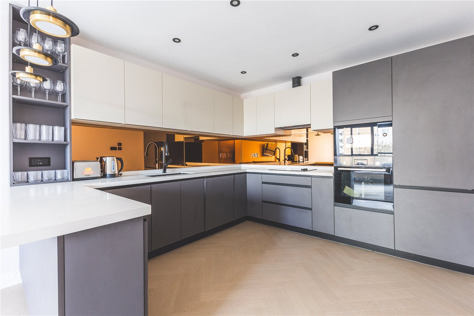 Flat Philpot Street in Greater London