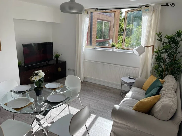 Flat Cape Yard in Greater London