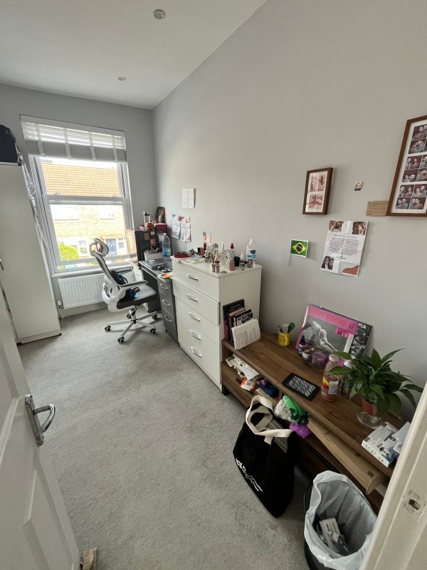 Room Greyhound Road in Greater London