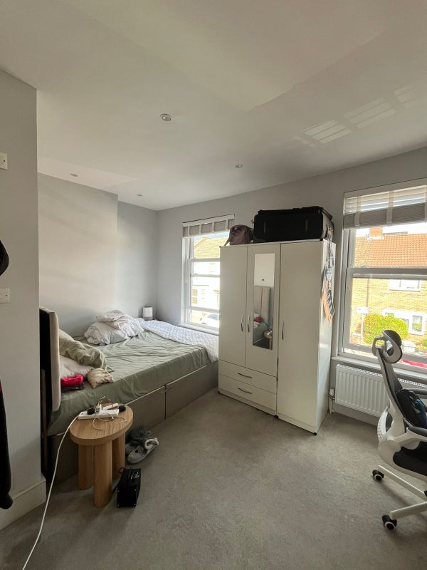 Room Greyhound Road in Greater London