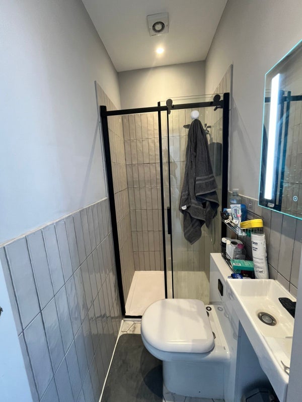 Room Greyhound Road in Greater London
