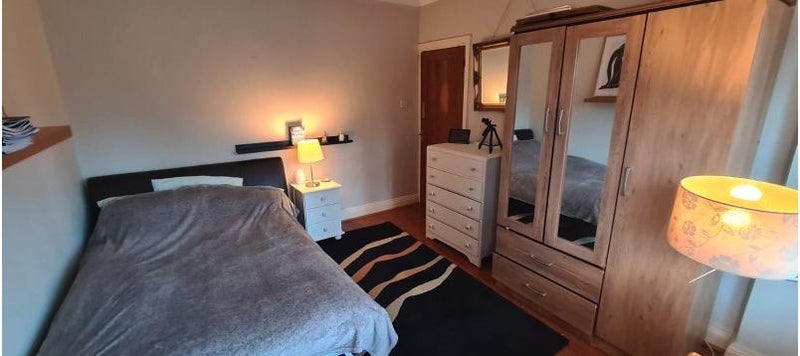Flat Grover Court in Greater London