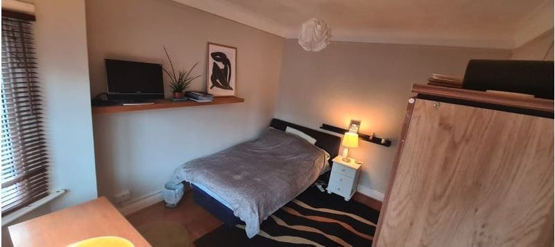 Flat Grover Court in Greater London