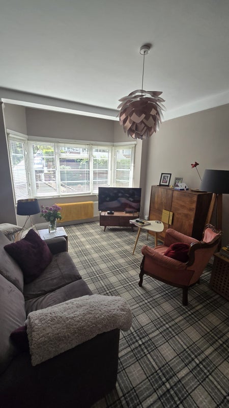Flat Grover Court in Greater London