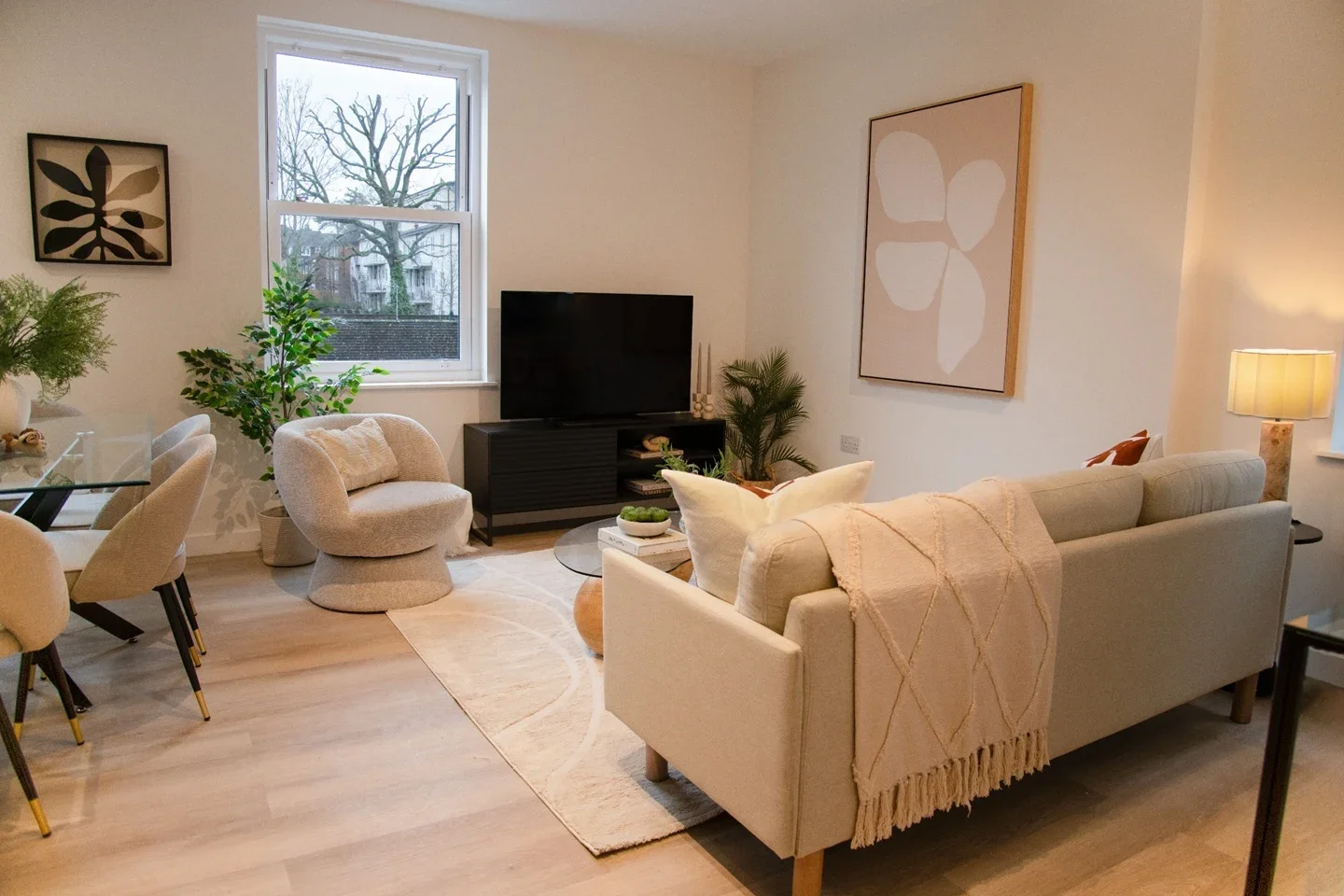 Flat Gladbeck Way in Greater London
