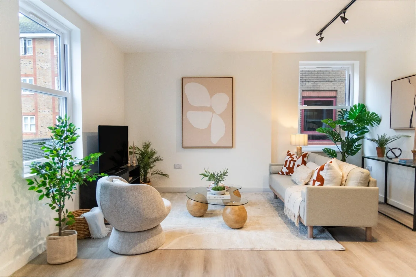 Flat Gladbeck Way in Greater London