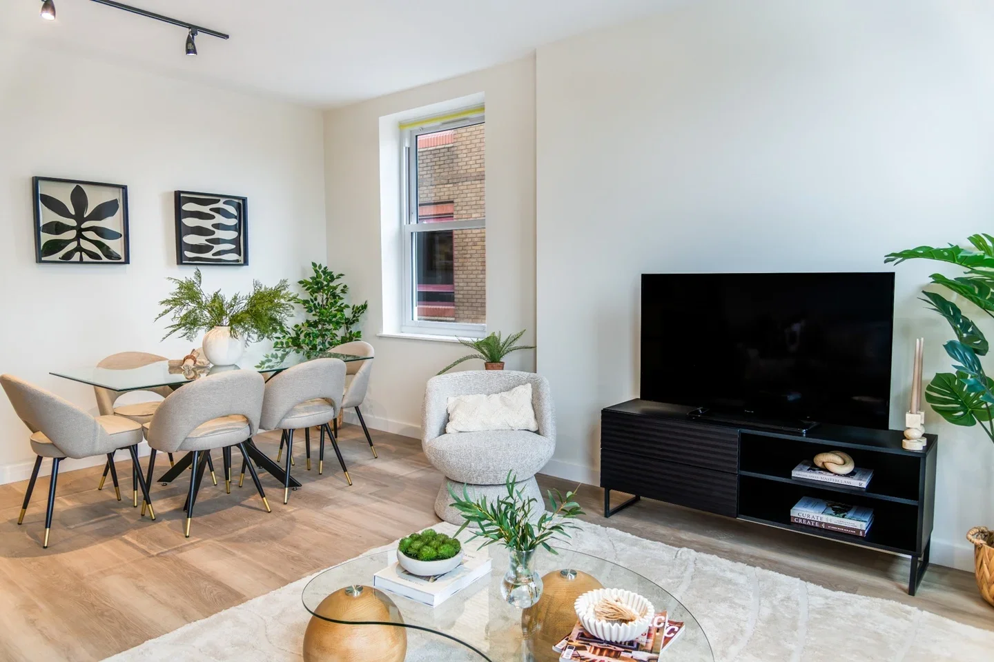 Flat Gladbeck Way in Greater London