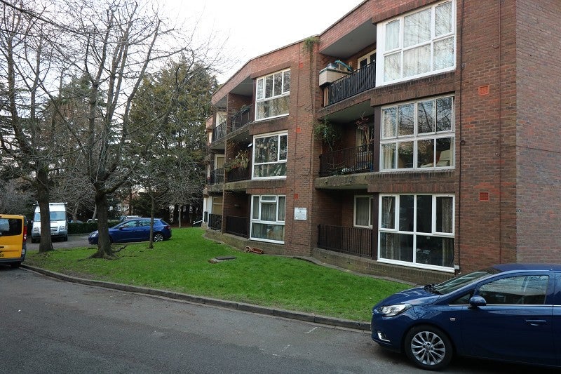 Flat Montpelier Road in Greater London