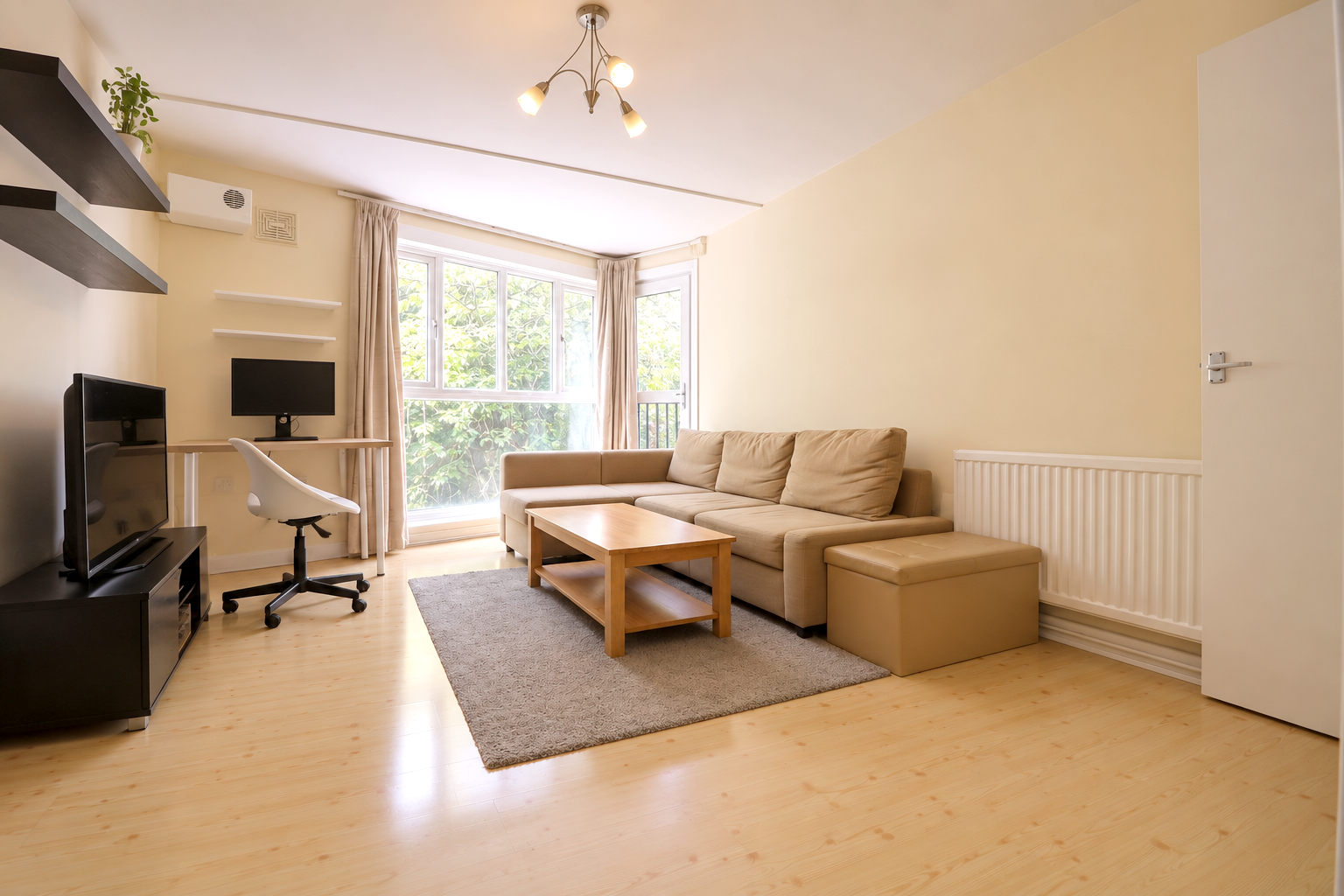 Flat Montpelier Road in Greater London