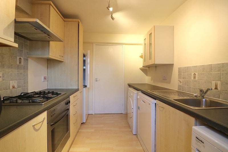 Flat Montpelier Road in Greater London