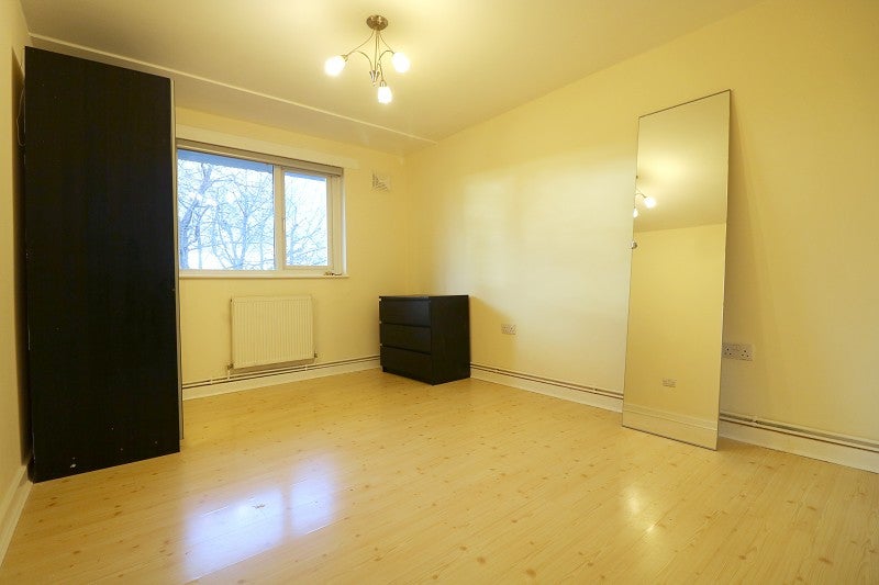 Flat Montpelier Road in Greater London