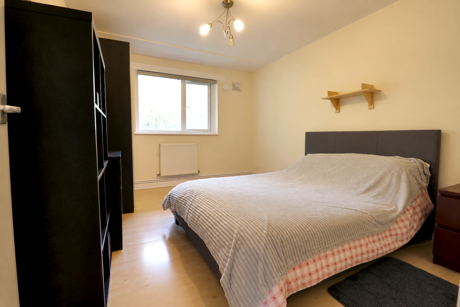 Flat Montpelier Road in Greater London