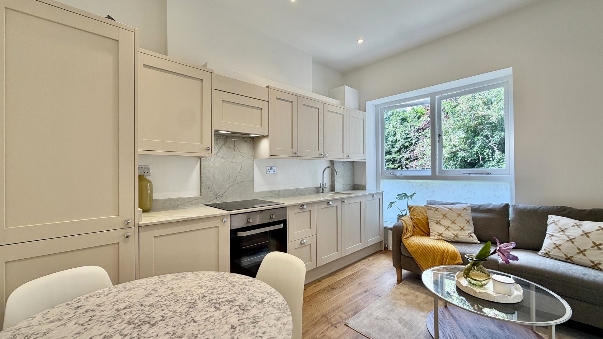 Flat Adelaide Grove in Greater London