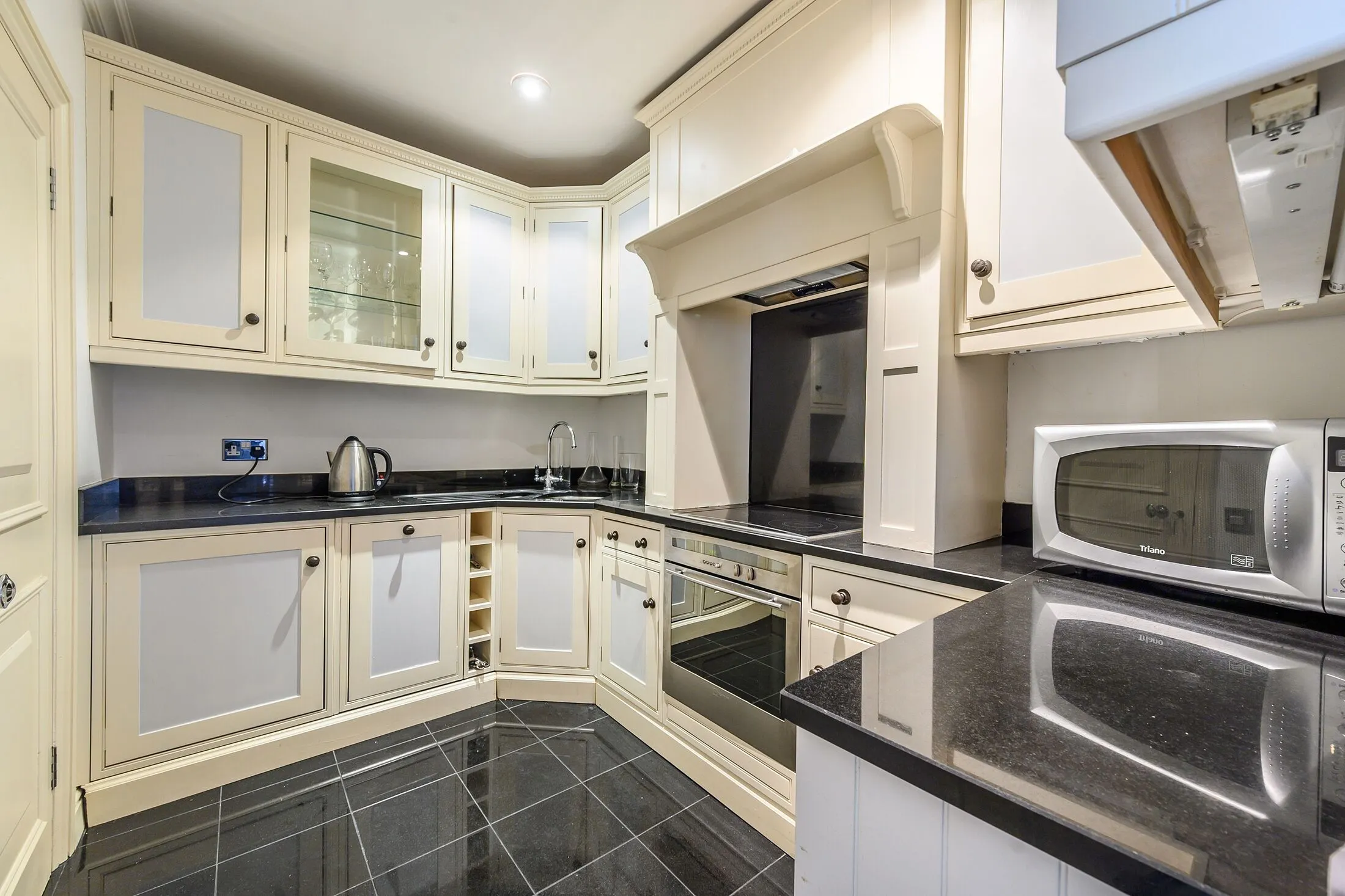 Flat Cranley Mews in Greater London