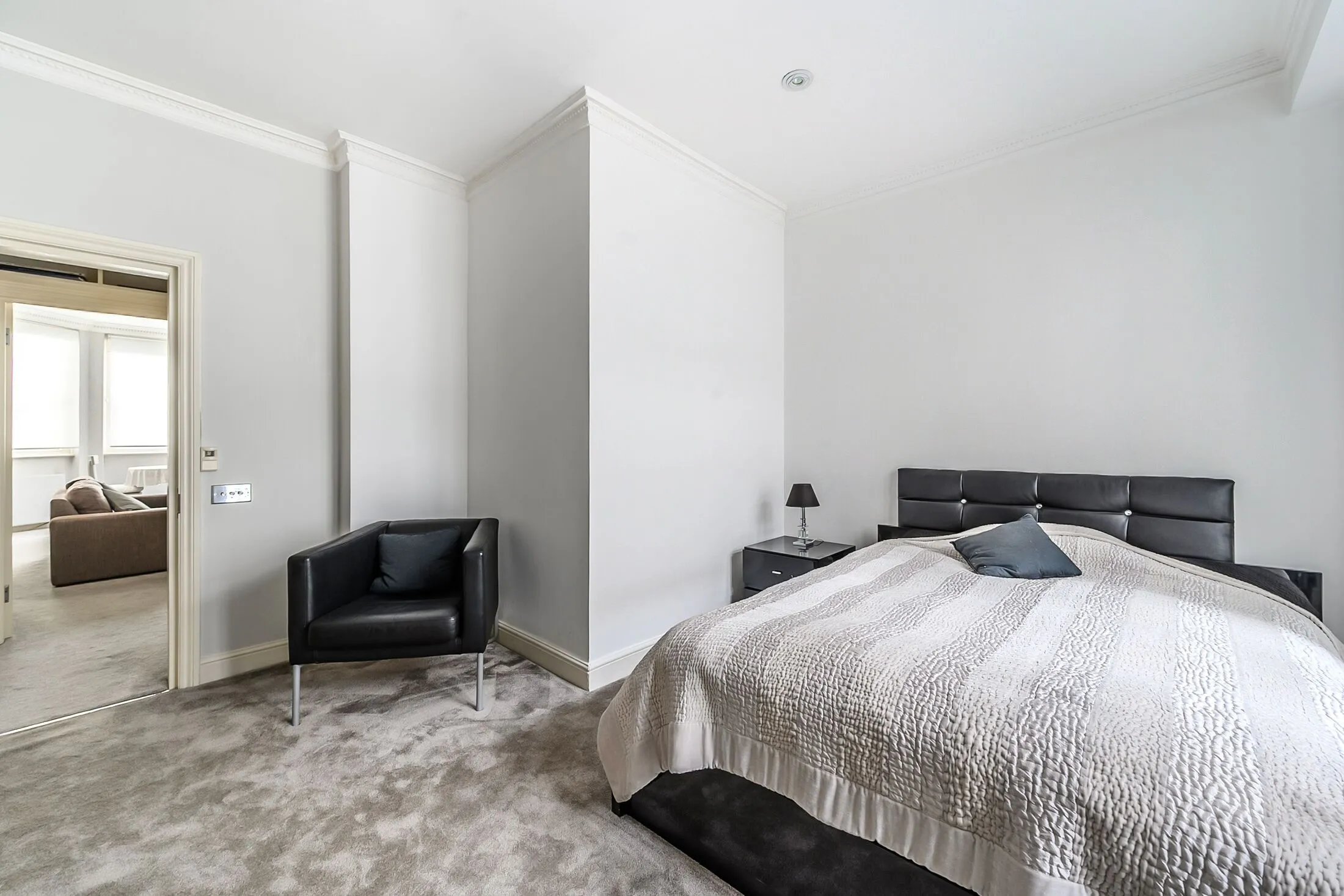 Flat Cranley Mews in Greater London
